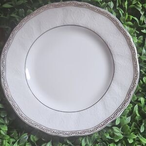 Wedgewood Bone China Bread Plate Queen's Lace Pattern